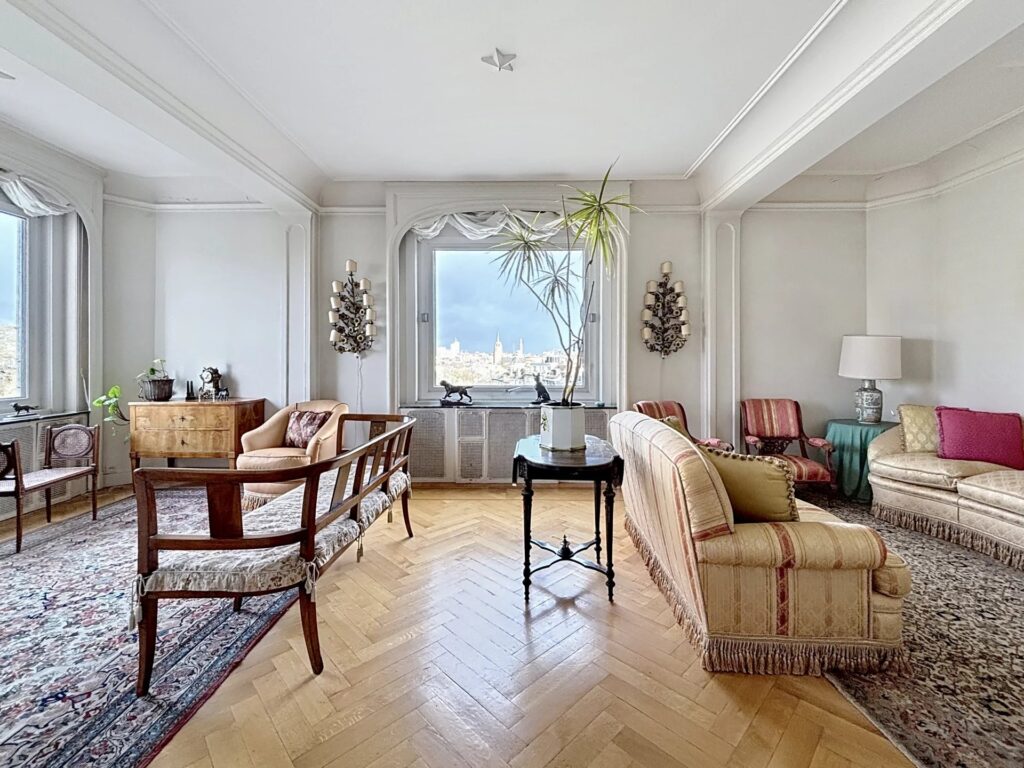 Barnes Brussels 86642061