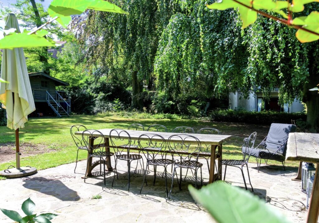 Barnes Brussels 86656756