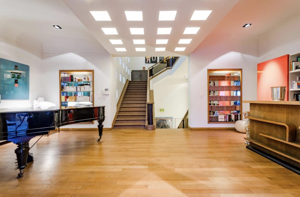 Barnes Brussels 86656756