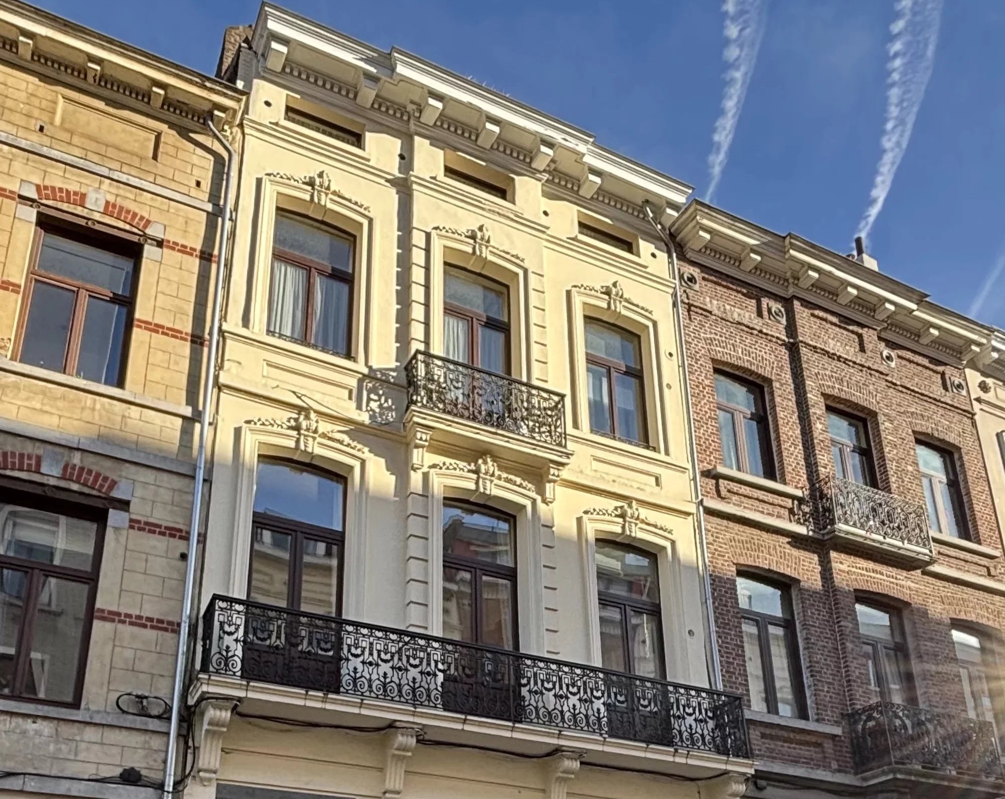 Grande et élégante maison Bruxelloise avec maison arrière