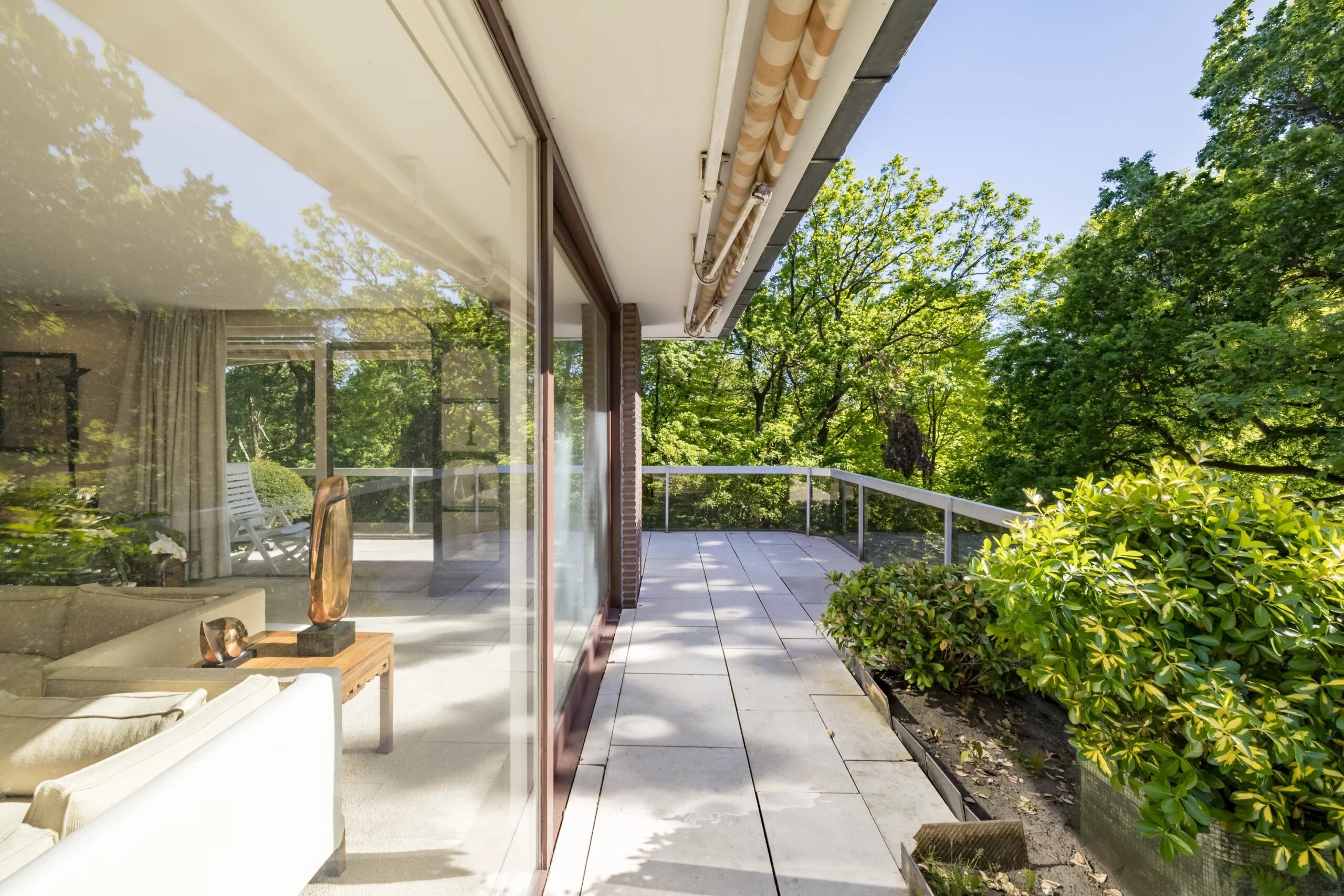 Montjoie -Marc Corbiau prestige apartment, tree-view terraces